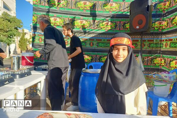 موکب فرهنگیان زرقان در خدمت سوگواران حسینی