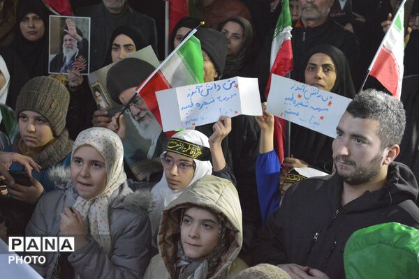 تجمع مردم انقلابی اسلامشهر زیر بارانِ اشک و غیرت 