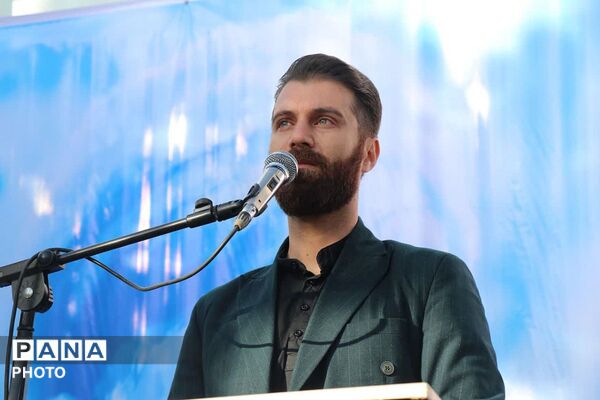 شکوه وحدت در قرچک؛ اقامه باشکوه نماز عید سعید فطر در صفوفی الهی