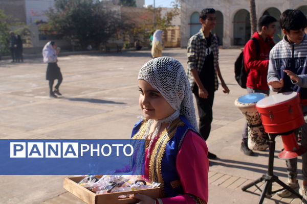 بازارچه حمایت از کسب کار دانش‌آموزان دبستان کیهان بوشهر 