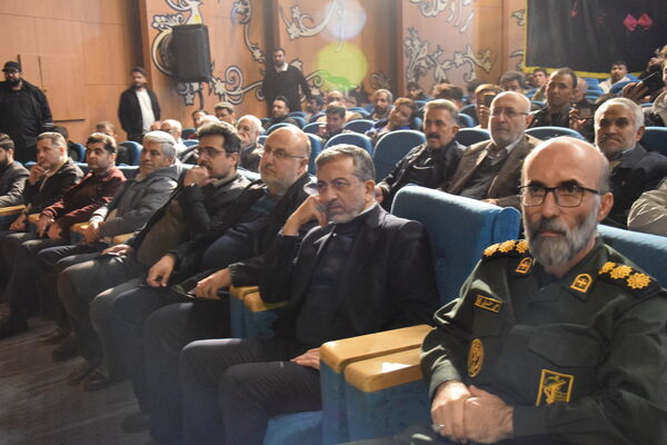 همایش دهه بصیرت و گرامیداشت سردار دلها در سالن نژاد فلاح کرج