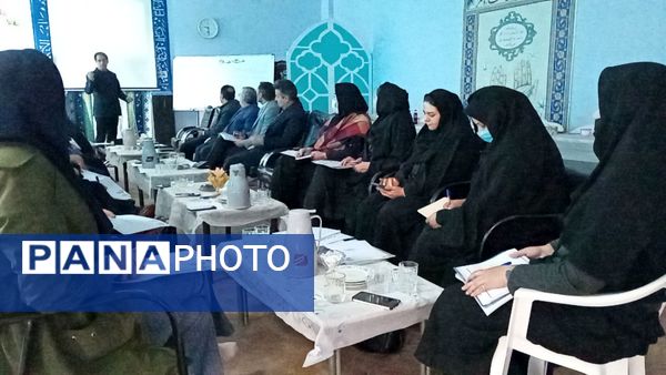 نشست توانمندسازی مدیران؛ گامی به‌سوی هدایت تحصیلی مؤثر در مدارس متوسطه دوره اول ناحیه ۷