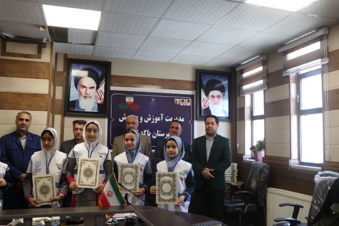 تجلیل از برگزیدگان کشوری پویش‌های «رمضان پویا» و «سفیر سلامت» در پاکدشت