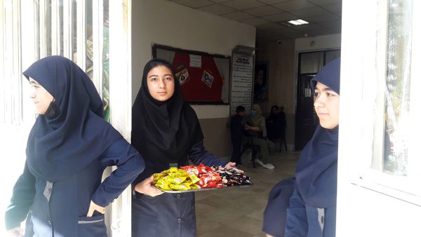 آیین بازگشایی مدارس و نواختن زنگ مهر ایثار وشهادت در دبیرستان میرزا جعفر سروقد