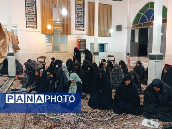 نماز جماعت در مراسم شب بیعت با امام زمان (عج) در خلیل آباد