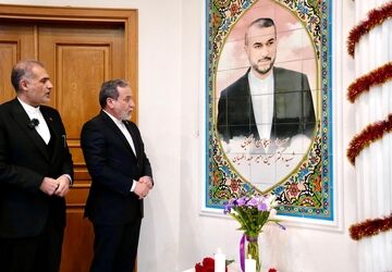 نماد یادبود شهید امیرعبداللهیان در مسکو رونمایی شد