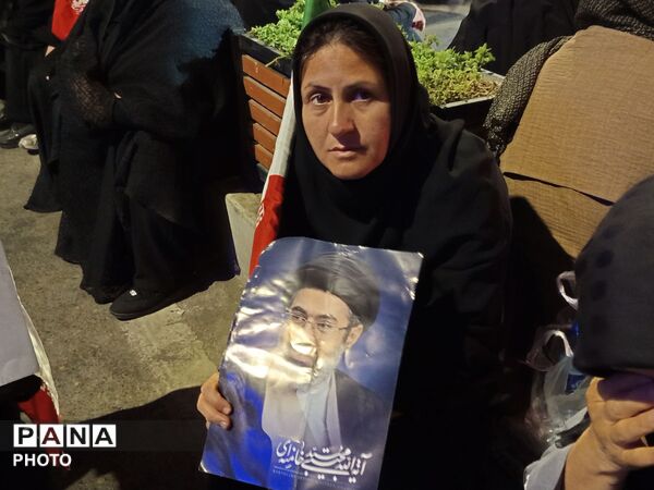 هم‌نشینی‌های همیشگی در حسینیه امام خمینی (ره)