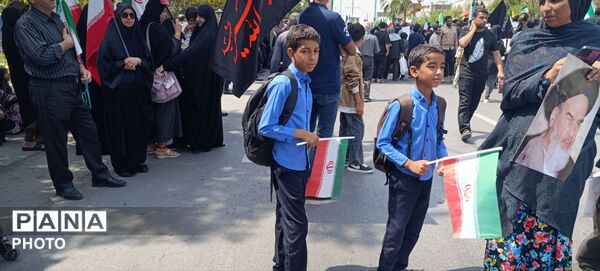 همبستگی کودکان بندرعباس با خانواده شهدای دبستان شجره طیبه میناب؛ عزاداری و محکومیت جنایت تروریستی