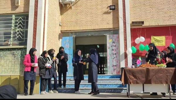 جشن نیمه شعبان  و دهه فجر در دبیرستان شهید  مرتضی مطهری (عترت) 