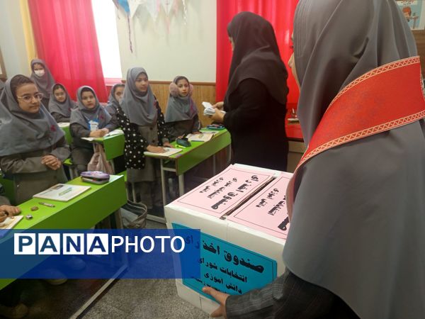 هیجان انتخابات شورای دانش‌آموزی در دبیرستان مصلی نژاد حضرت زینب