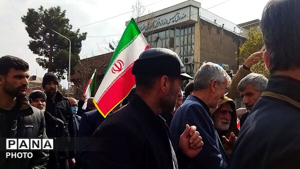 مشت هایی که با فریاد انتقام بالا می آمدند 