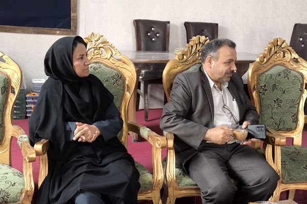 تقدیر مسئولان شهرستان لارستان از دبیران دبیرستان راه برتر