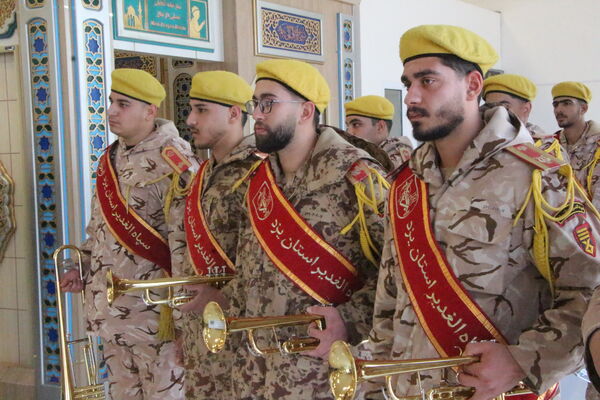 مراسم نمادین استقبال از امام خمینی (ره) در فرودگاه یزد 