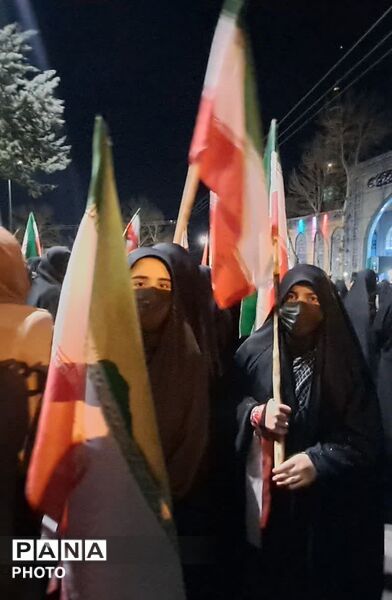 نمایش اقتدار مردم تویسرکان در شب پنجم شهادت رهبر انقلاب