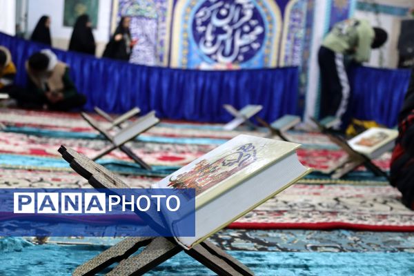 برنامه قرآنی «رواق» میزبان محفلی قرآنی