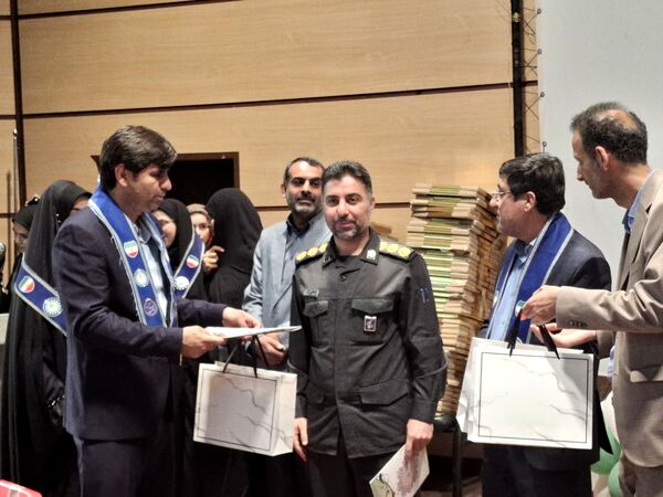 همایش تجلیل از مربیان و دانش‌آموزان پیشتاز برتر شهرستان جم 