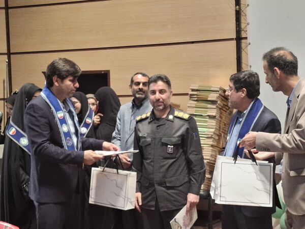 همایش تجلیل از مربیان و دانش‌آموزان پیشتاز برتر شهرستان جم 