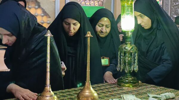 مراسم غبار روبی و زیارت ضریح مطهر سلطانعلی ابن امام محمد باقر (ع) در کربلای ایران 
