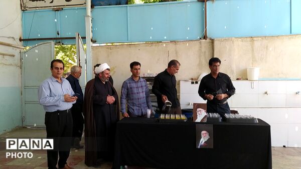 باید برخاست؛ امروز ایران به احترام رهبر شهید ایستاده است