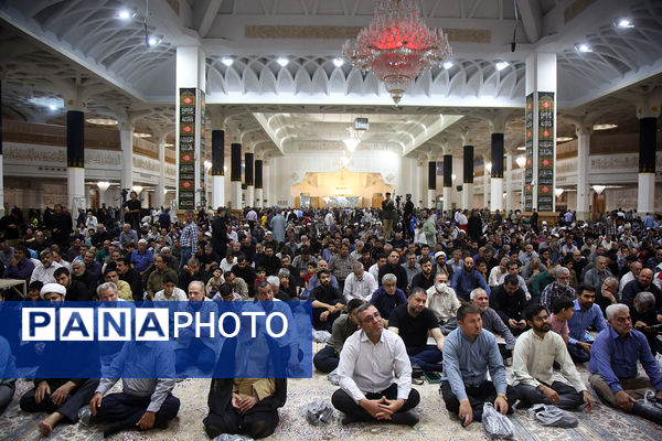 اجتماع لبیک یا حسین(ع) و گرامیداشت شهدای 15 خرداد در حرم حضرت معصومه(س)