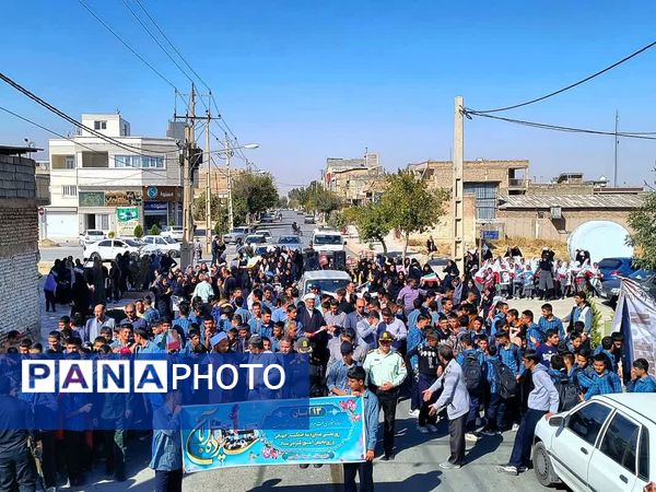 حضور پررنگ دانش‌آموزان شهر لپویی در راهپیمایی 13 آبان 