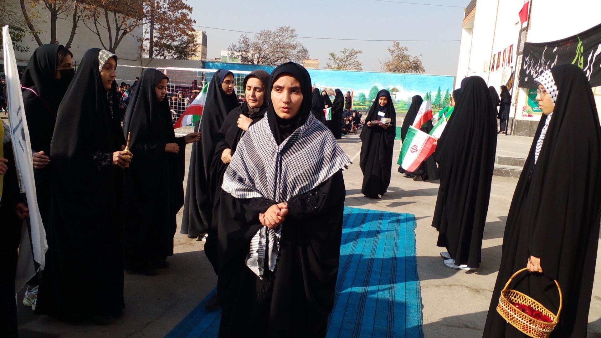 دبیرستان سیزده آبان میزبان شهید گمنام شد