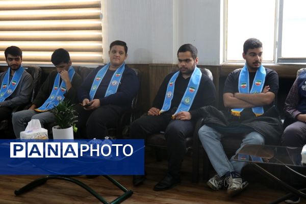دیدار دانش‌آموزان پسر پیشتاز با مدیر سازمان دانش‌آموزی خراسان رضوی