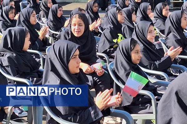 آیین نواختن زنگ مدرسه با شروع سال تحصیلی جدید 