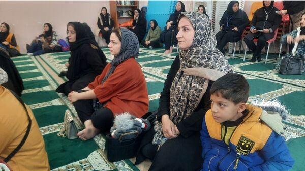 نشست صمیمی انجمن و اولیا پایه هفتم در دبیرستان فرهنگیان ناحیه۷ مشهد