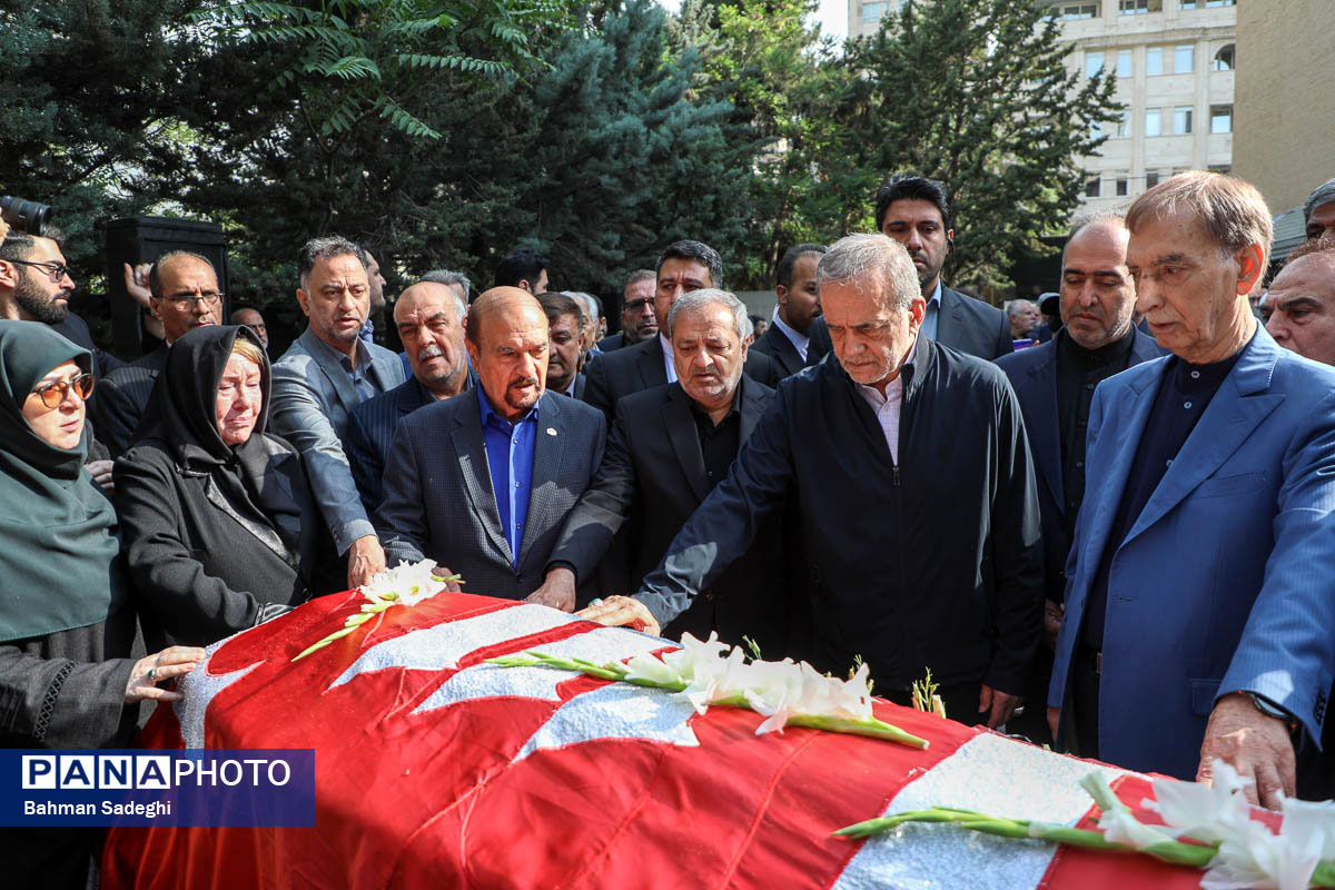 مراسم تشییع پیکر رئیس مجمع خیرین مدرسه‌ساز