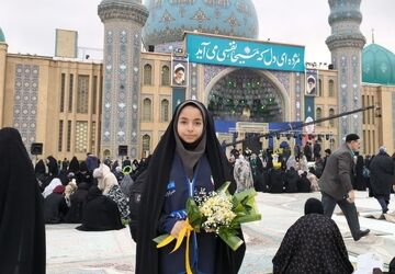 حال و هوای زائران مسجد مقدس جمکران به مناسبت نیمه شعبان در شادی پیمایی