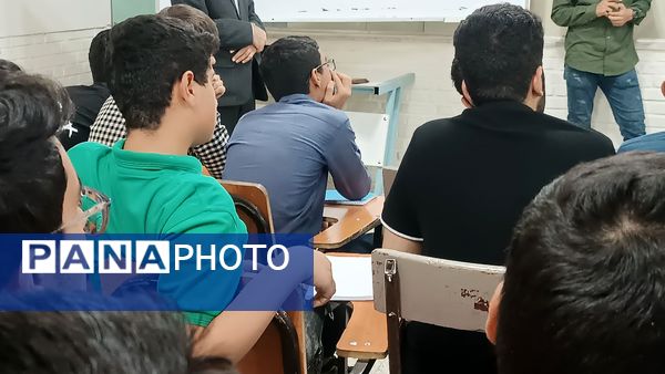 جلسه تبادل تجربه با رتبه ۵ کنکور در دبیرستان شاهد ابوذر غفاری 