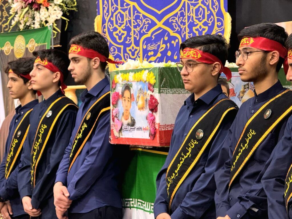 آیین وداع با پیکر مطهر دانش‌آموز شهید محمدحسین دهقان