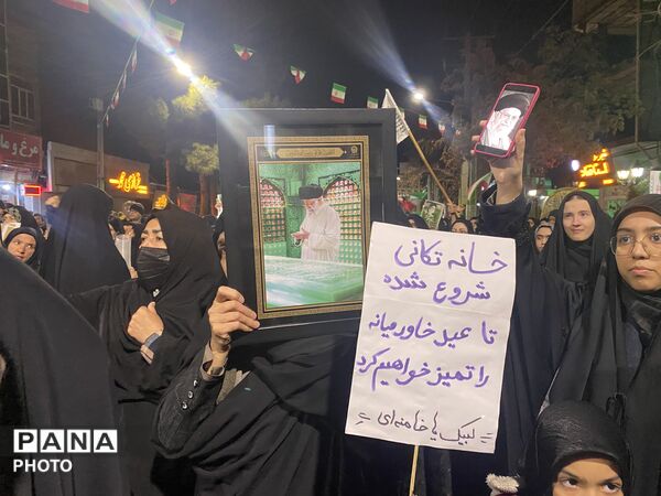  حضور مردم باخرز در آیین دشمن‌سوزی چهارشنبه‌سوری آخر سال