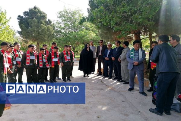 حضور دانش‌آموزان پیشتاز دبستان شهید شوشتری در کوهستان پارک شهرستان فاروج