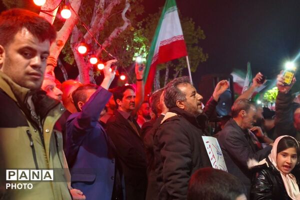 میدان هفت‌تیر بهارستان دو میزبان راهپیمایی شبانه مردم و فرهنگیان