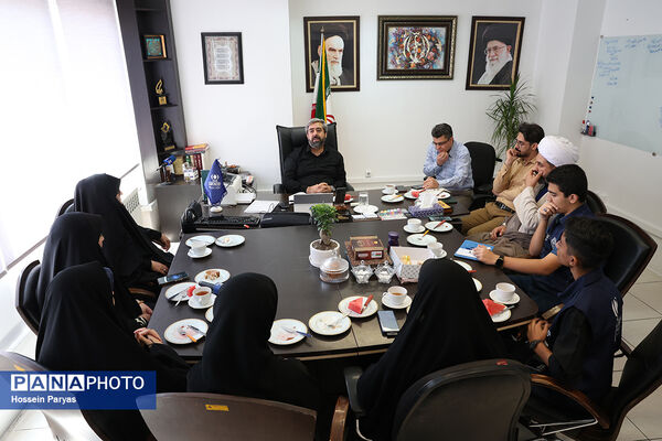 دیدار دانش‌آموز خبرنگاران پانای البرز با مدیرعامل خبرگزاری پانا