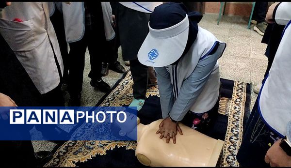 رقابت علمی و مهارتی سفیران سلامت در رباط کریم؛ گامی برای ارتقای آگاهی بهداشتی دانش‌آموزان