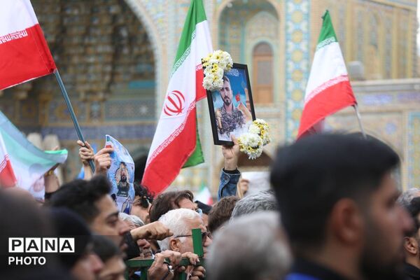 آیین تشییع 12 شهید حملات هوایی در قم