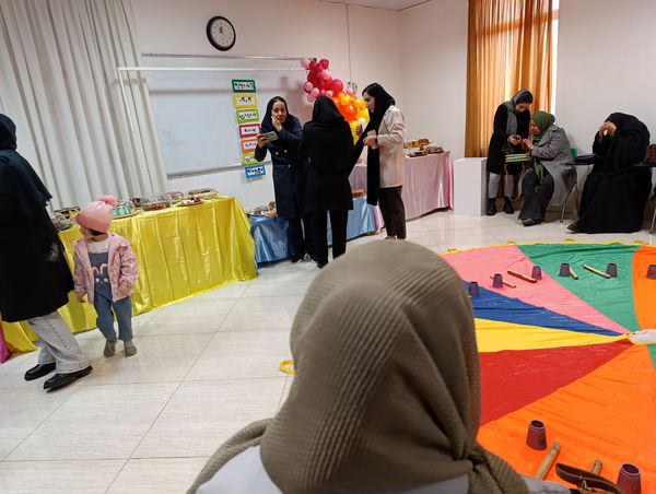 جشنواره کیک و شیرینی در مدرسه مهر و ماه آشخانه 