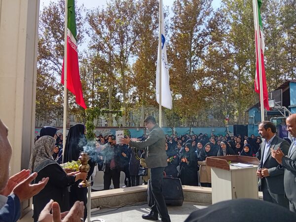 مراسم باشکوه زنگ ایثار و مقاومت در دبیرستان مصلی نژاد حضرت ام البنین