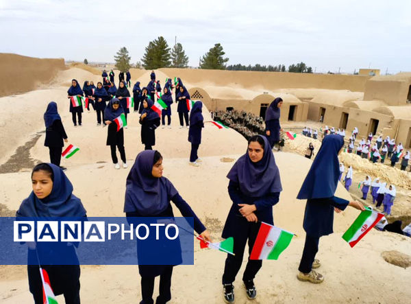 اجرای دلنشین سرود ایرانمون در دل تاریخ کهن قلعه ملکی