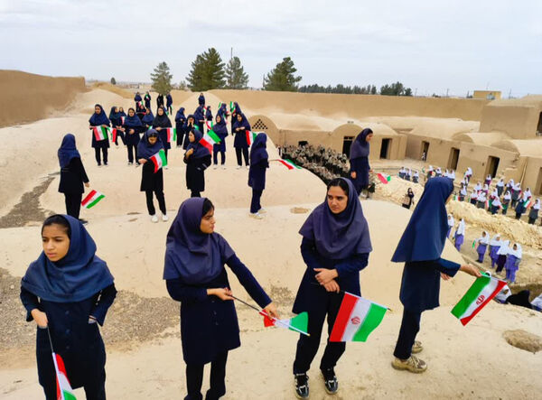 اجرای دلنشین سرود ایرانمون در دل تاریخ کهن قلعه ملکی