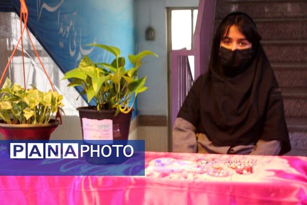 بازارچه دانش‌آموزی با طعم خلاقیت در مدرسه حضرت خدیجه(س) بهارستان‌دو