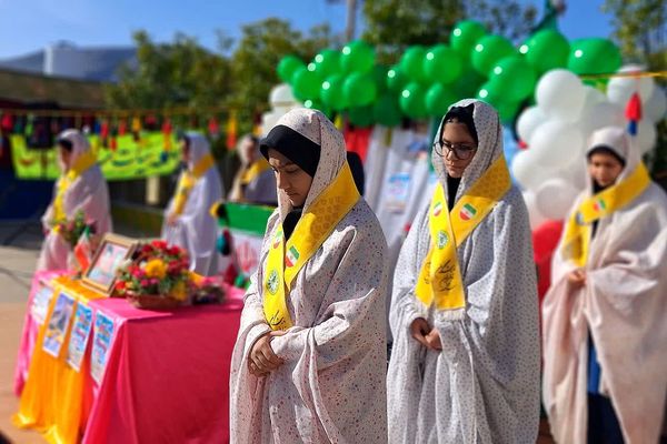 طنین زنگ انقلاب در مدرسه فرزانگان شهرستان باشت