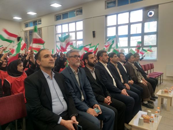 آیین نواختن زنگ ملی مبارزه با استکبار ستیزی در دبیرستان دخترانه متوسطه دوره اول توحید 