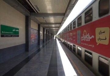 در جست‌وجوی آخرین ثانیه  از مردمی که برای وداع می‌دوند