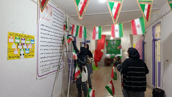  نواخته شدن زنگ انقلاب در مدرسه نمونه الزهرا  یاسوج