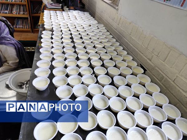 برپایی سفره افطار در دبیرستان امام علی(ع)ناحیه پنج 