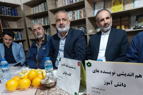 گفت‌وگوی خلاق دردبیرستان فاطمه‌الزهرا؛ نشست مشترک ناشر، معاونین و دانش‌آموزان نویسنده برای رفع چالش‌ها